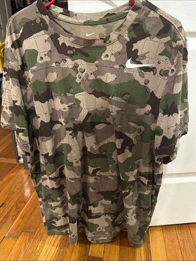 Nike Men’s Camo Short-Sleeve Tee - Green/Tan/Black